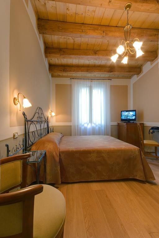 Il Vicolo Relais Bed & Breakfast ซีโรโล ห้อง รูปภาพ